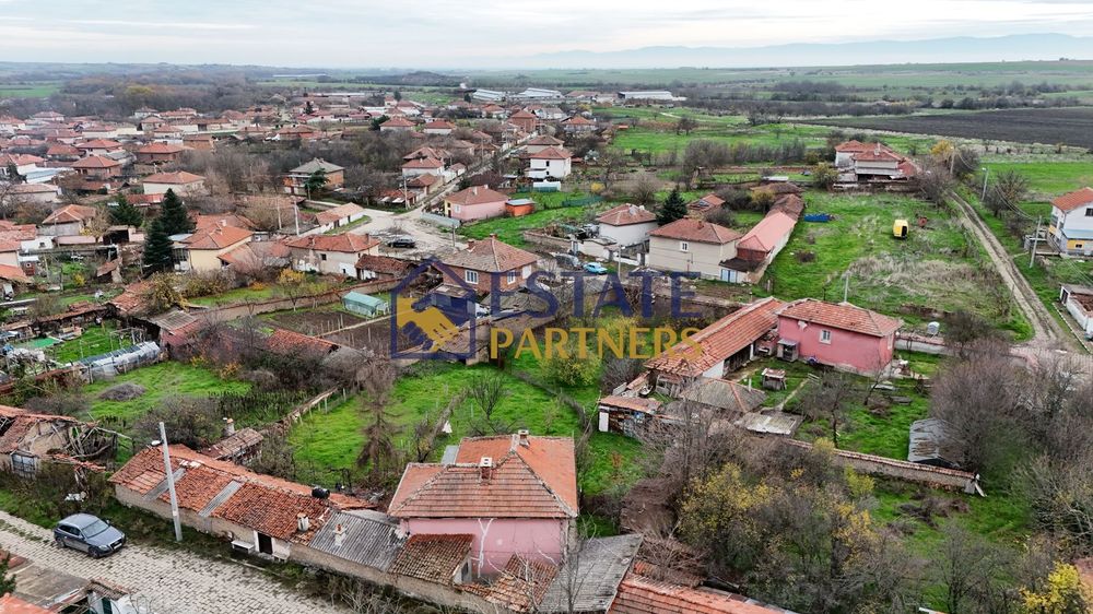 Къща в Пловдив, област-с.Ново Железаре площ 198 цена 63000