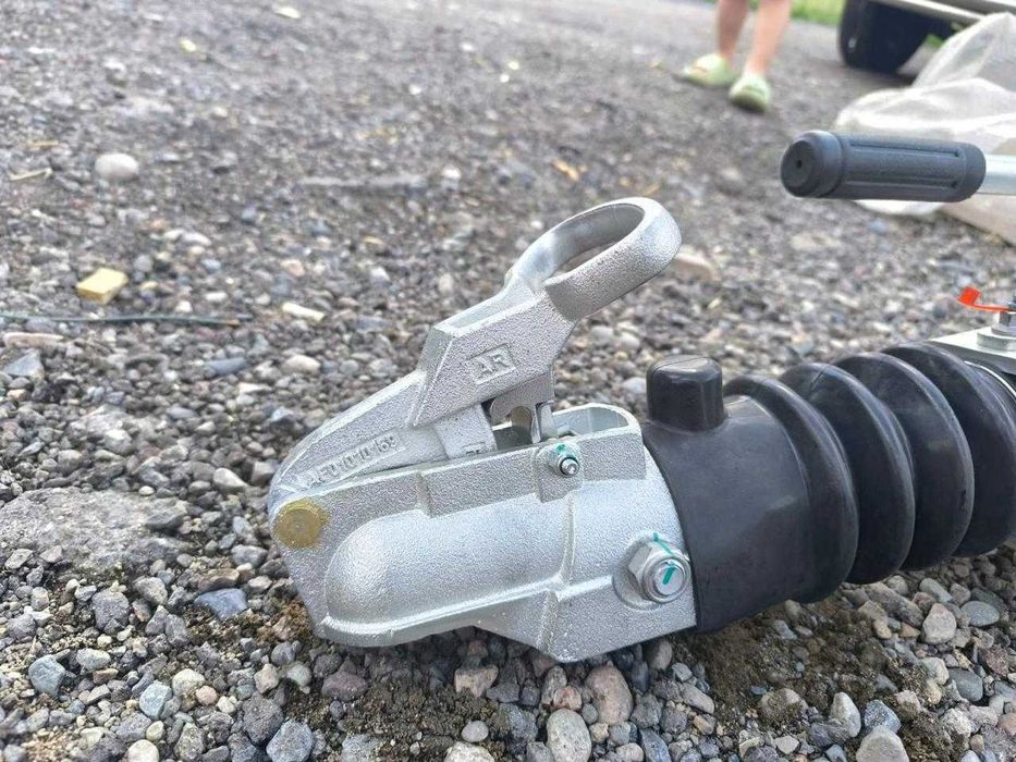 Сцепное устройство с тормозом наката 3500 кг