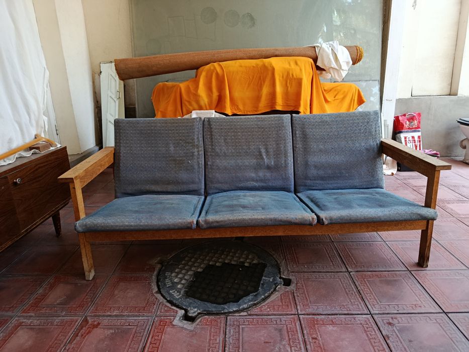 Мебель диван из дерева