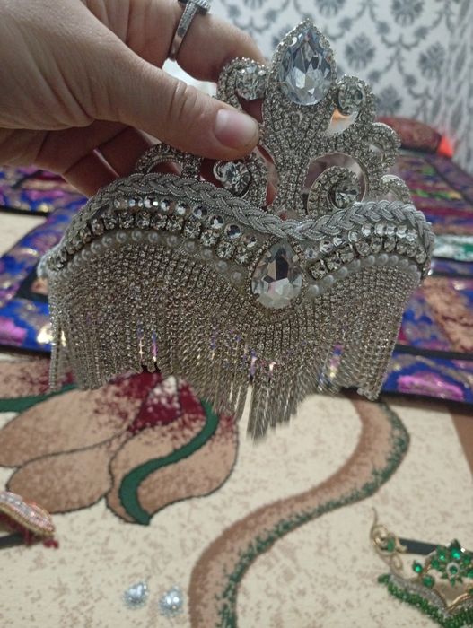 Onam qiziga jinsiy aloqa videosini berdi