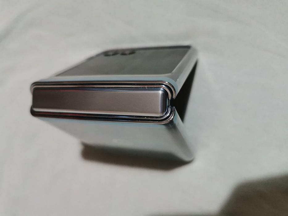 Motorola Razr 40 Ultra като нов