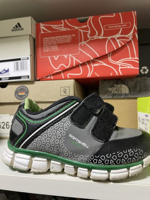 Детские кроссовки