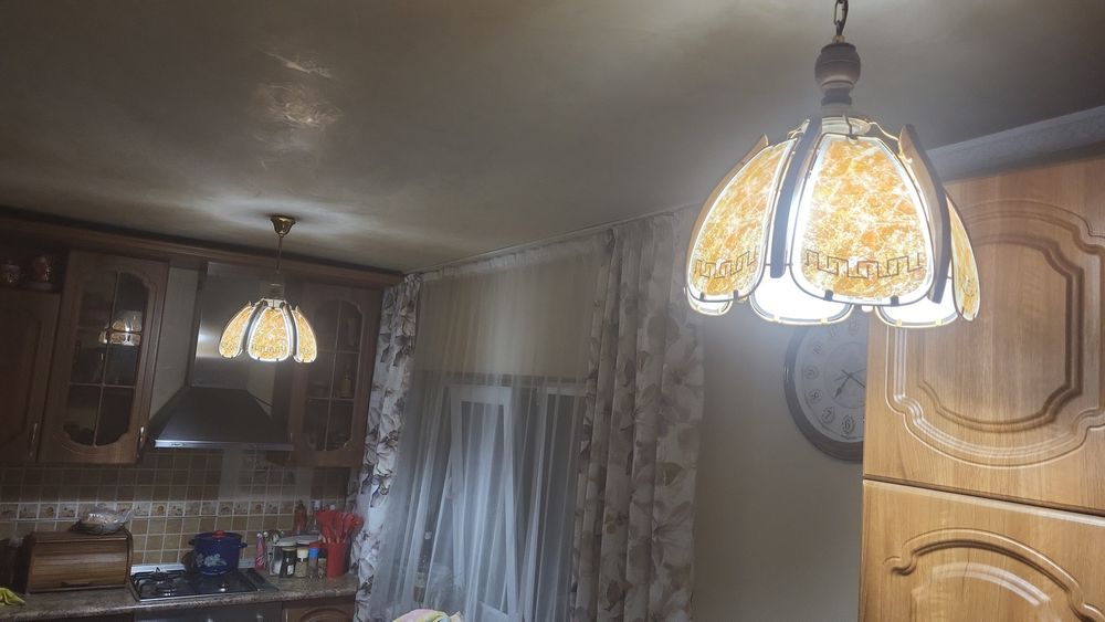 Продам люстры срочно