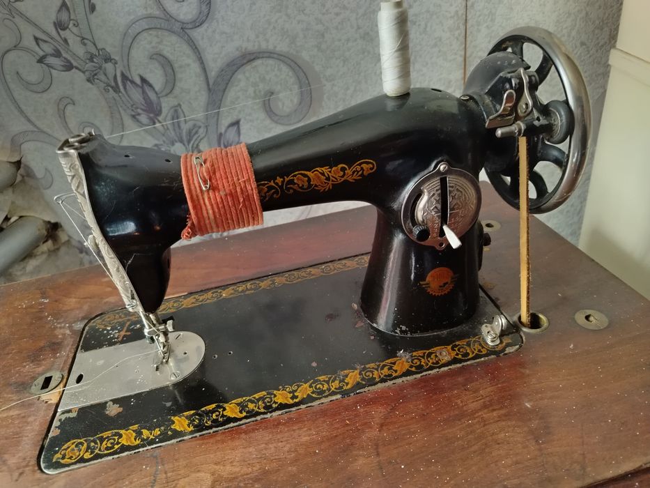 Продам швейную машинку