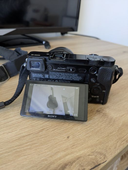 Sony A6000 + 16-50мм обектив - Перфектна Камера за Социални Медии