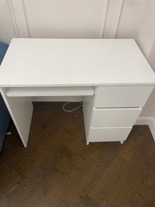 Продам ученический стол 90х50