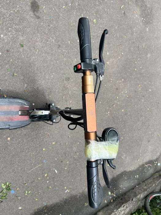 Продам электро самокат Kugo m4