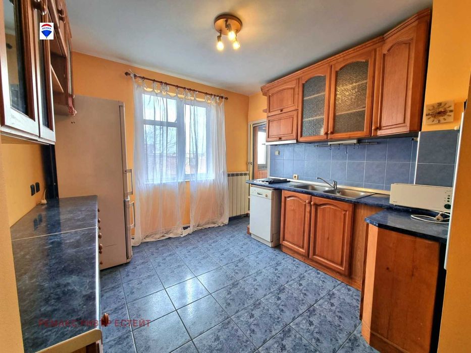 Тристаен апартамент за продажба в центъра на гр. Русе