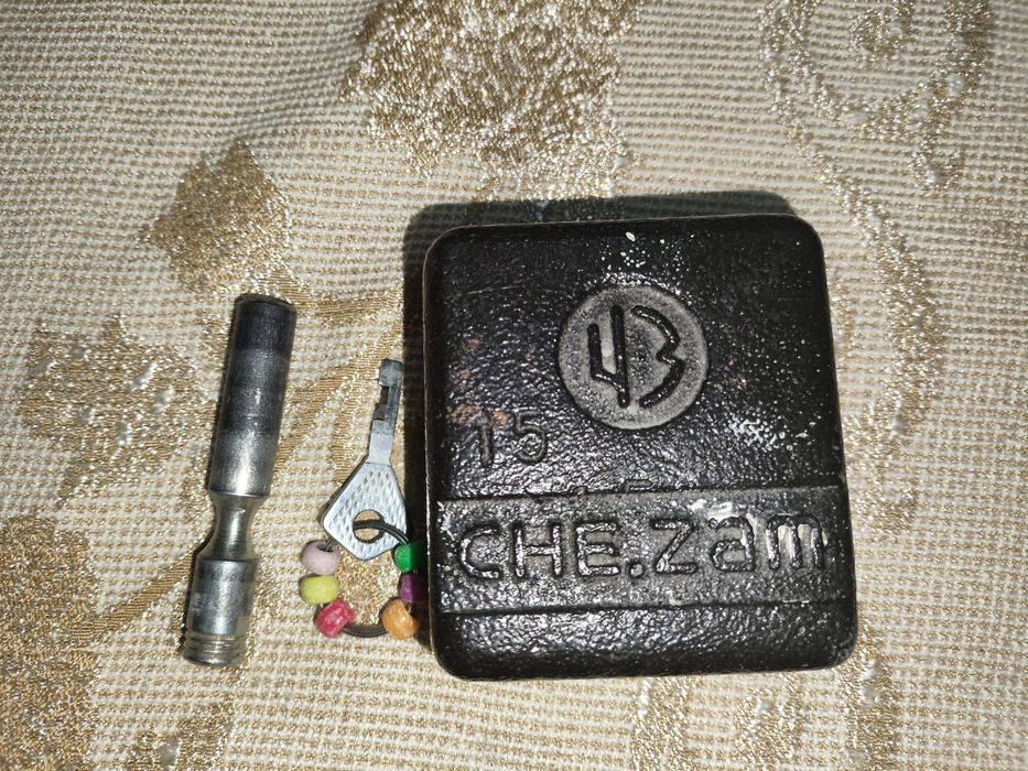 чугунный навесной замок