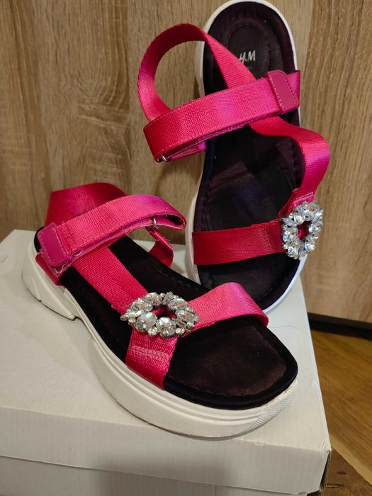 Продавам сандали