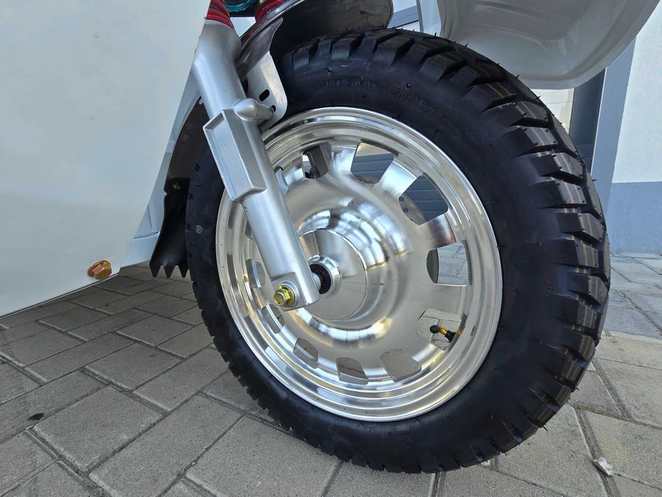 Triciclu cargo cu semicabina KUBA GL35000 LA PRET REDUS