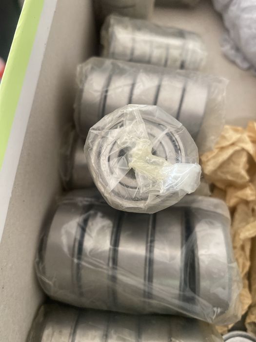 Rulmenti diferite marimi, noi, vechi de 60 ani