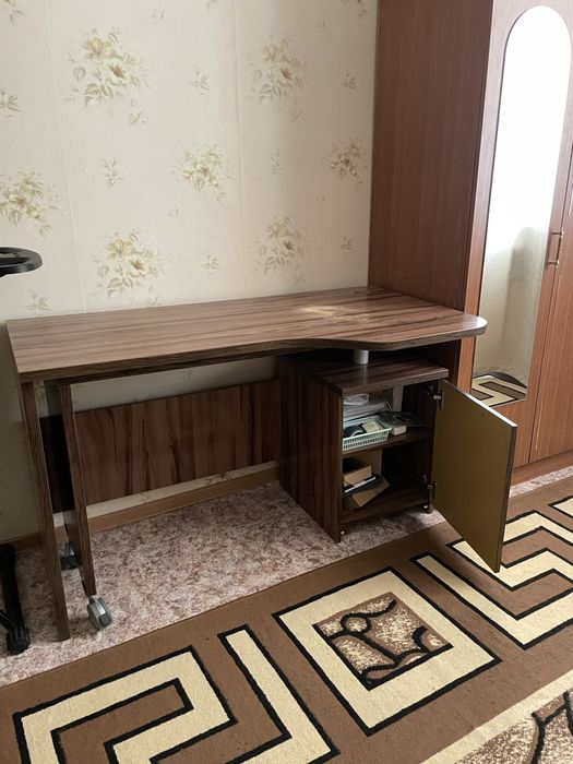 Стол универсал , угловой