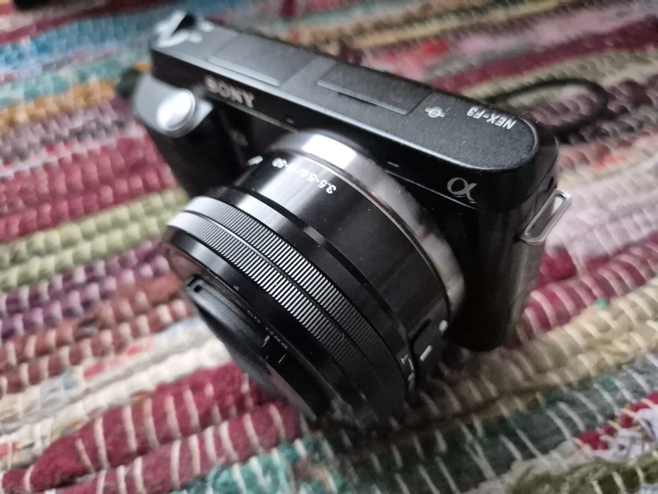Sony NEX F3 + Sony SELP1650 (power zoom)