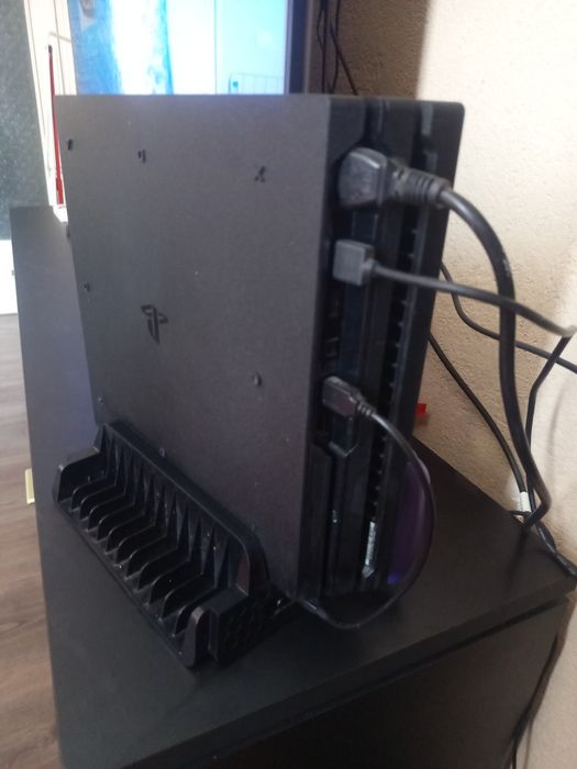 Playstation 4 pro с 2 джойстика