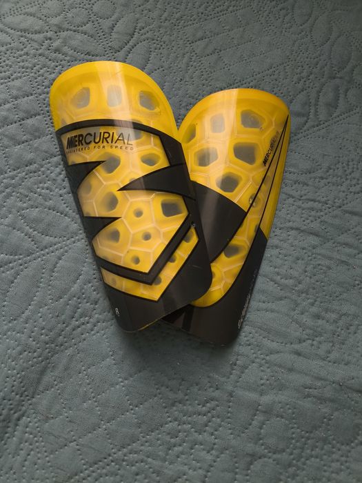 футбольные щитки