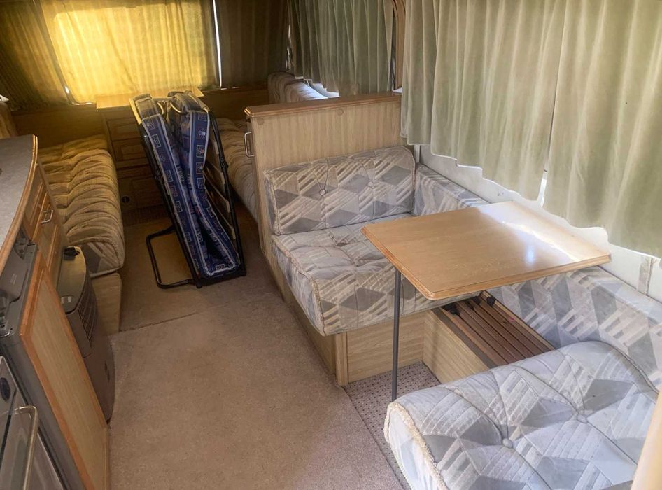 Продавам каравана с място в Къмпинг Юг