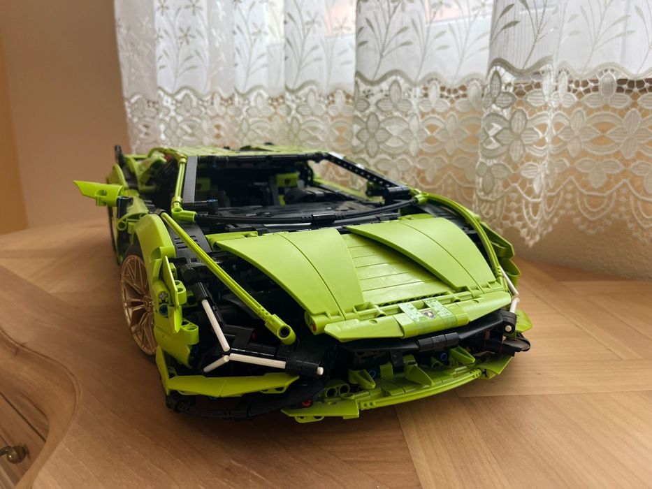 LEGO Technic Lamborghini Sian 42115