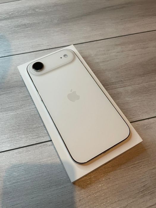 Vând/Schimb iPhone 17 Air Gold, garanție.