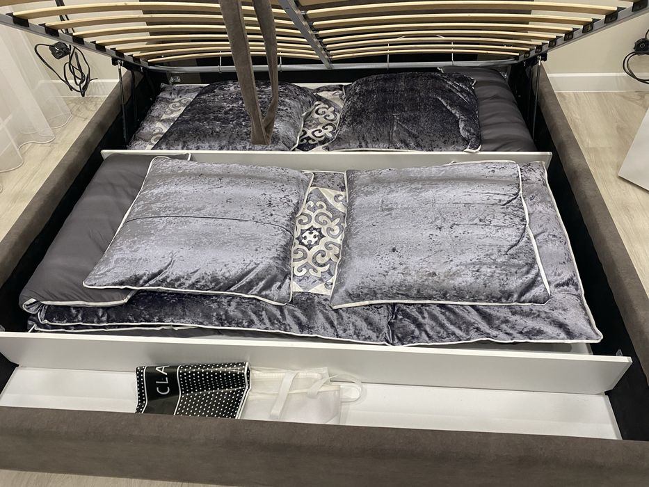 Двуспальняя кровать 180/200