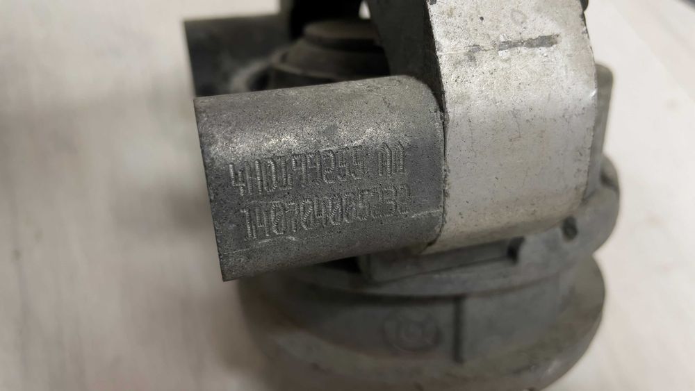 Тампон за двигател AUDI A8/S8 4H0199255AA