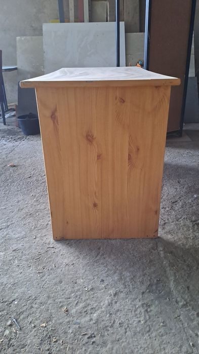 Tez va arzon stollarimiz sotiladi