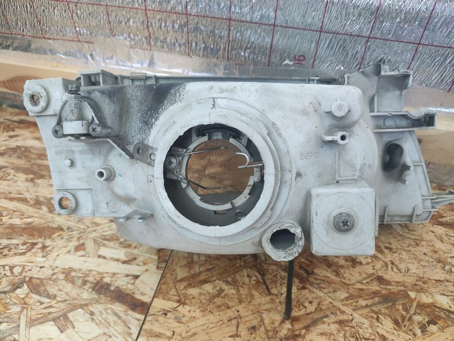 Фара левая и правая Carina E /Карина Е