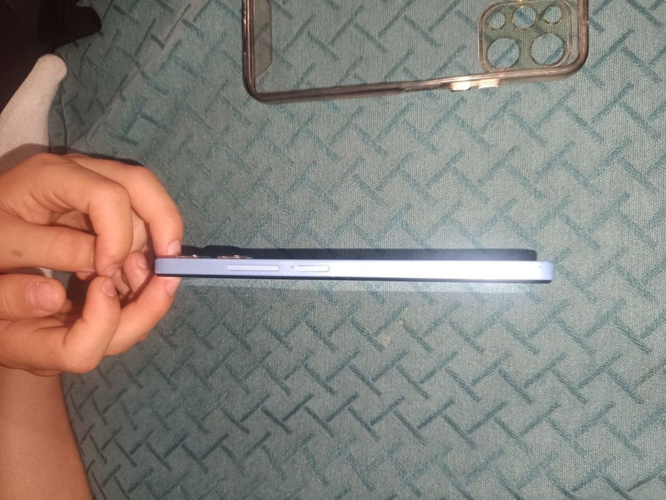 Продается телефон Redmi 12