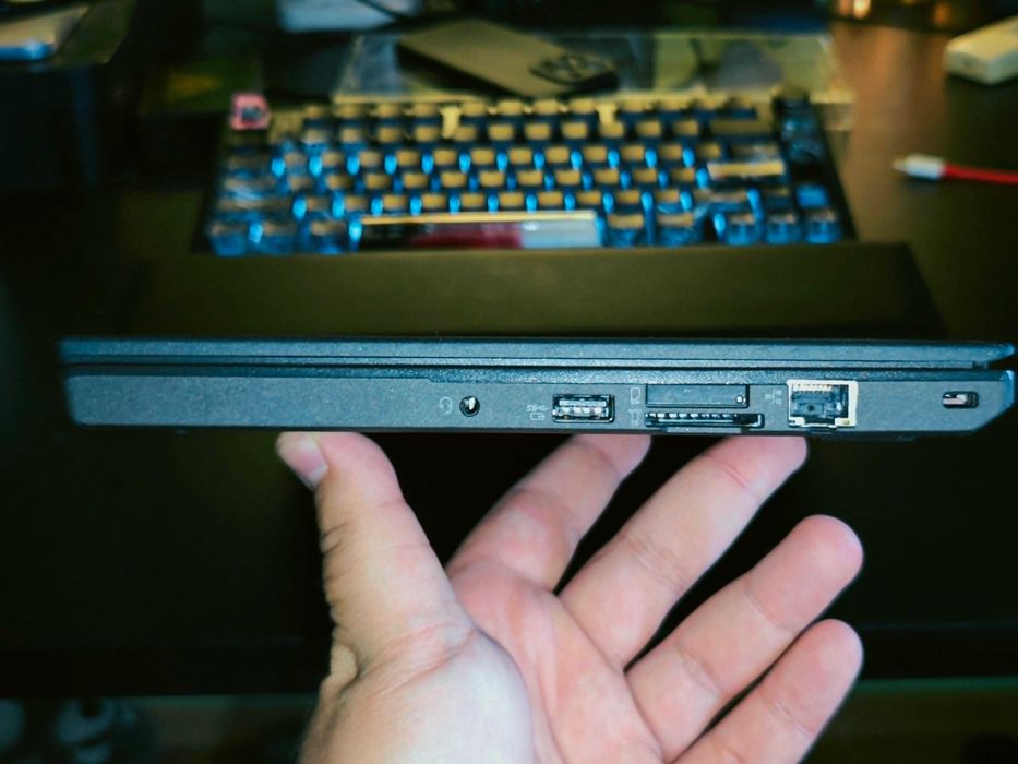 Lenovo ThinkPad X260 - Intel i5, 8GB DDR4 RAM, без хард диск! - малък, но мощен работен лаптоп