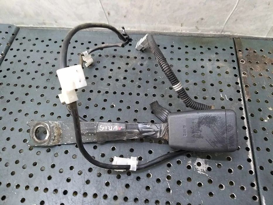 Teaca centura stanga fata toyota auris e15
