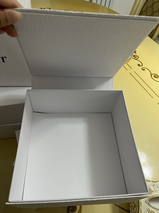 Коробки DIOR плотные на магните
