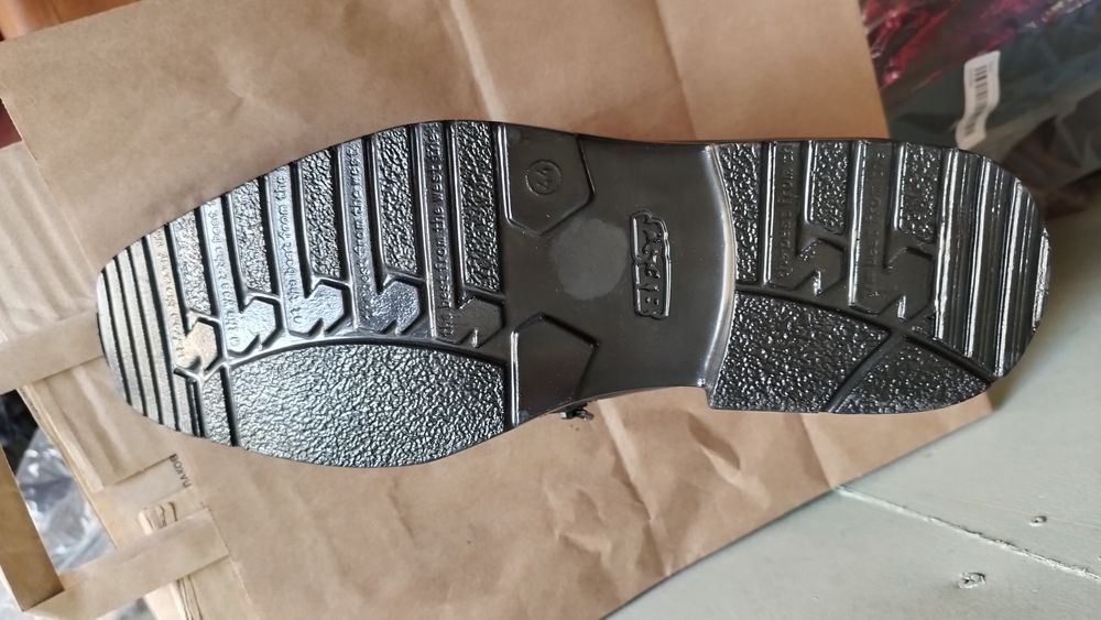 Срочно продам сапоги