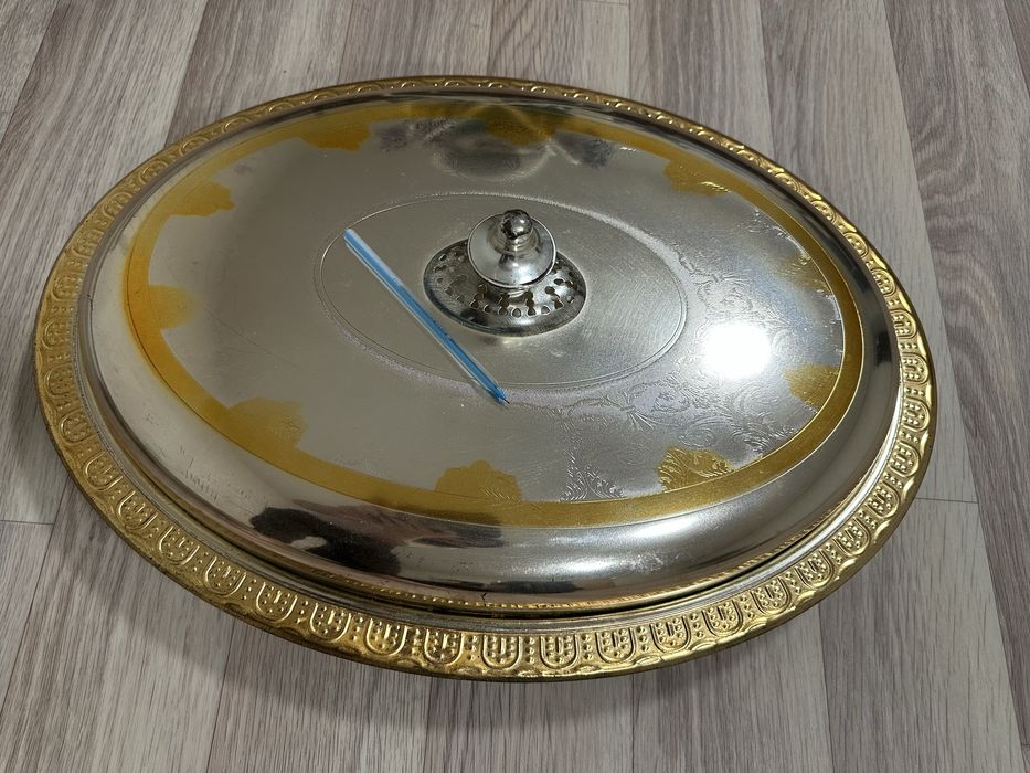 Сервировочное блюдо с крышкой