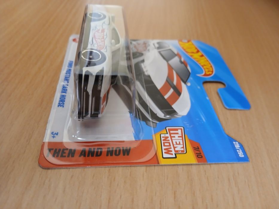 Ford Mustang Dark Horse