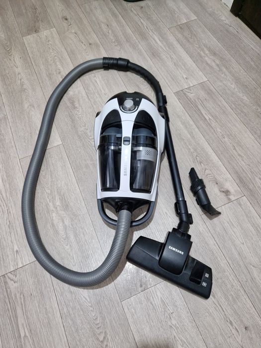 Продам пылесос мощность 2200w