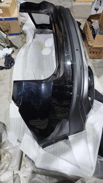 Jetour x70 plus orqa banfer qora va oq ranglari bor