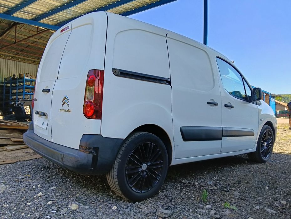 Citroen Berlingo 1.6HDi 75кс 2012г / 2+1 места / товарен