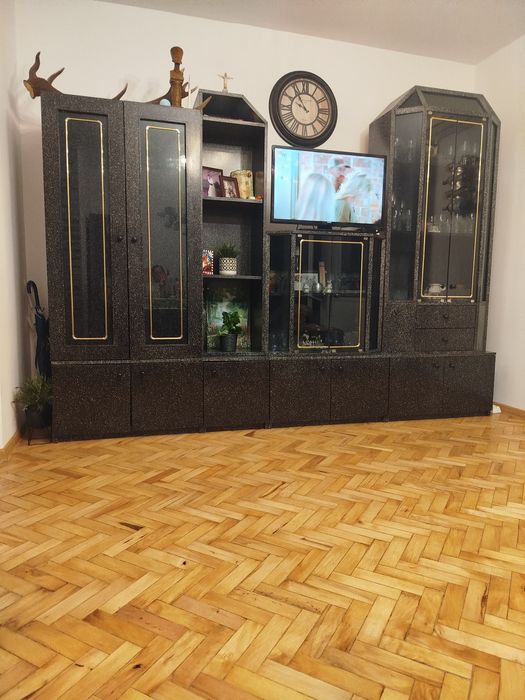 Голяма,холна  секция,няколко модула с гардероб