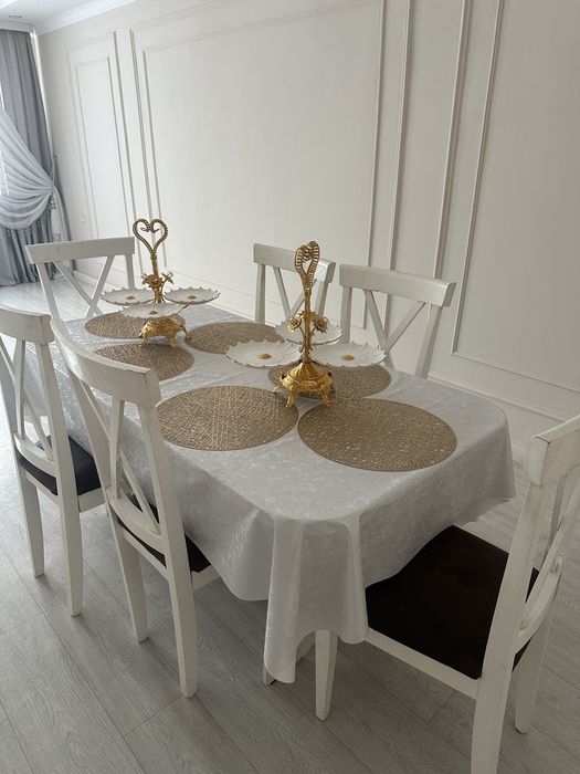 Стол со стульями