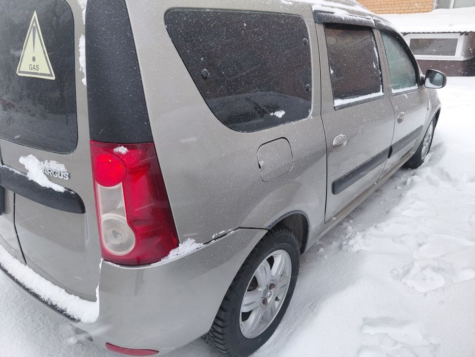 Ларгус 2014  16 клапанов Рено. 7 мест