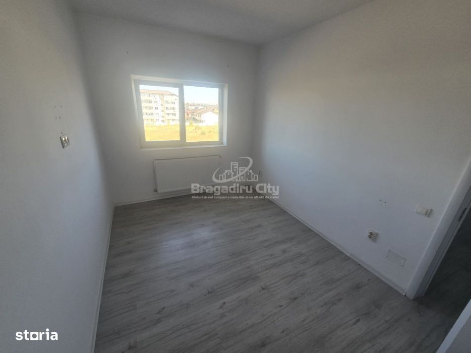 Apartament 2cam et 3/3 cu pod si parcare cadastrata