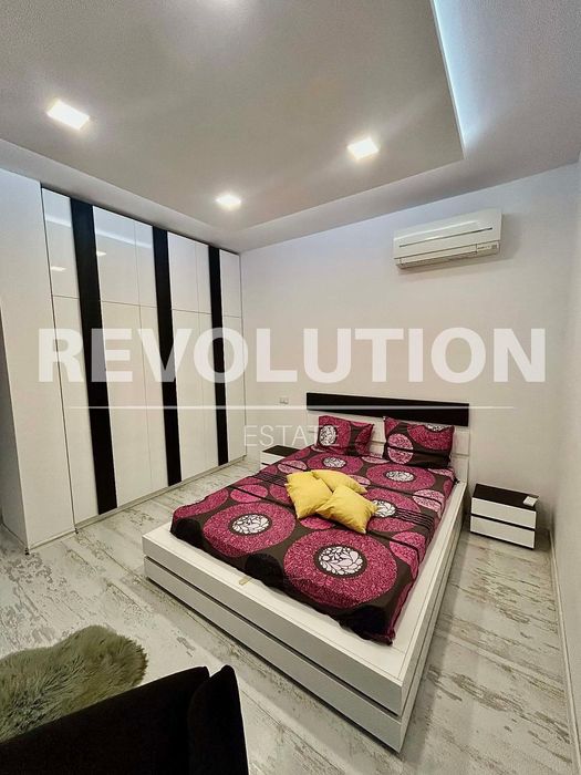 Тристаен апартамент  в района на Център!