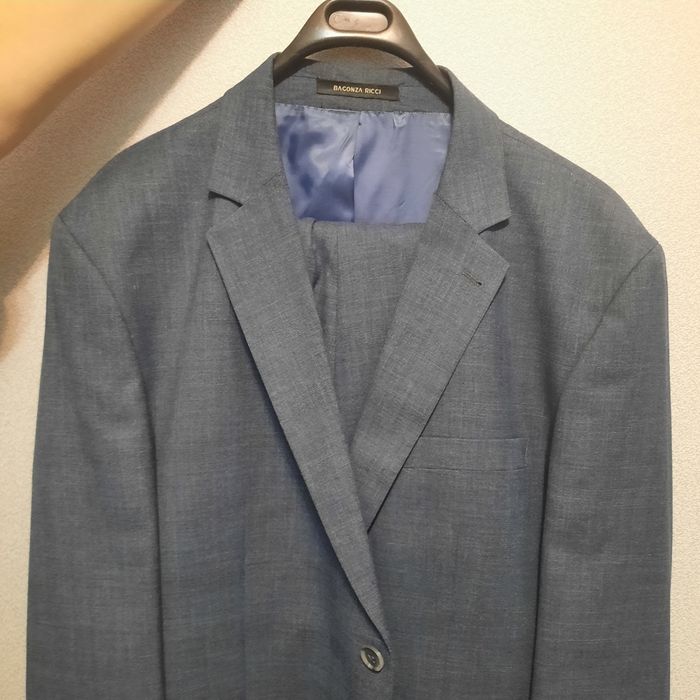 Продам классический костюм