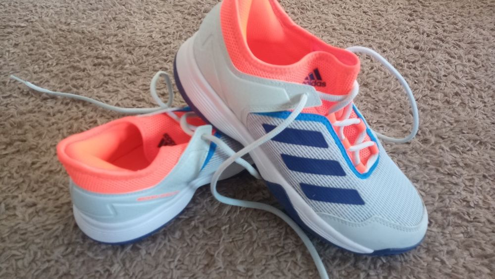 Маратонки Adidas номер 38