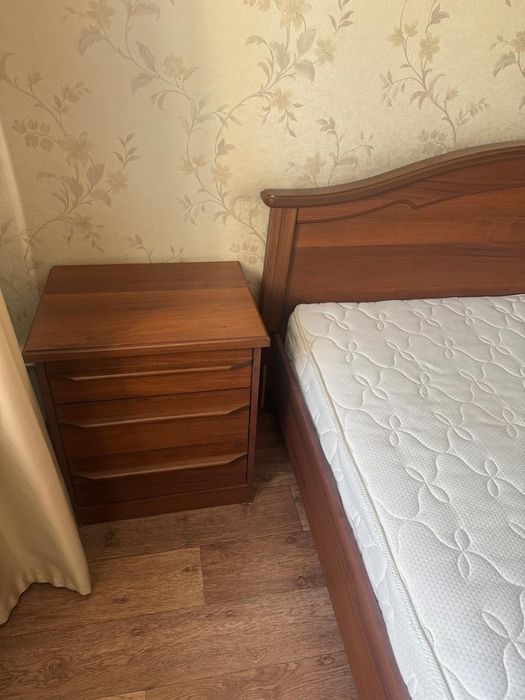 Кровать с тумбочками