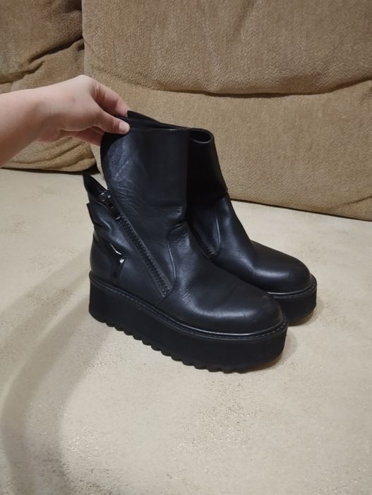 Ботинки очень хорошие в отличном состояни