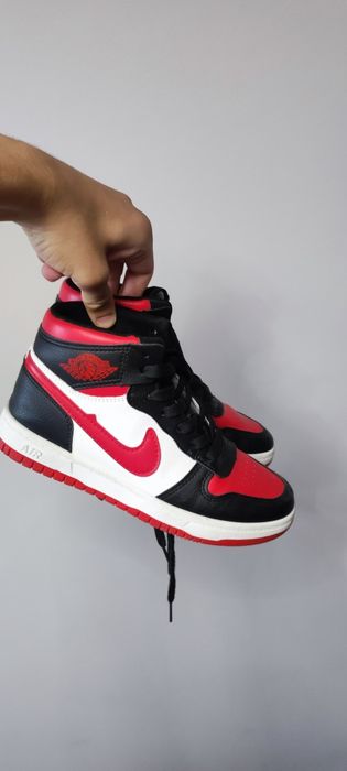 Продам кроссовки Nike