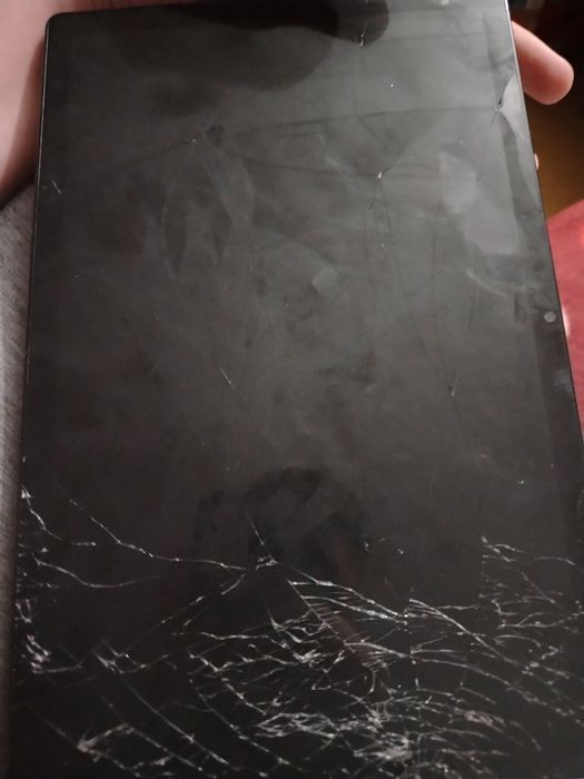 Vând tabletă Samsung galaxy tab A8 display spart
