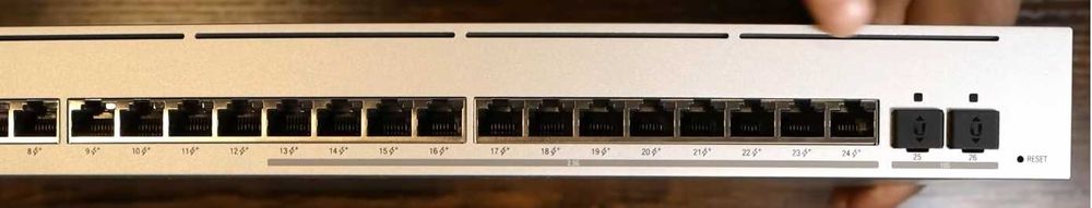Switch Ubiquiti UniFi USW-Enterprise-24-PoE impecabil