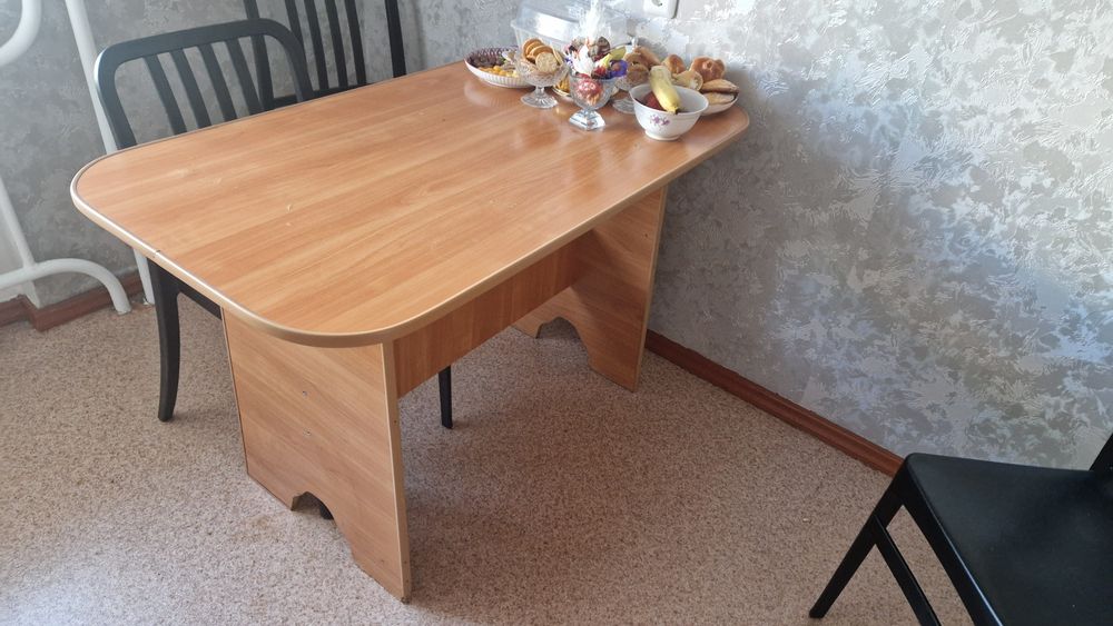 Продам столы б/у